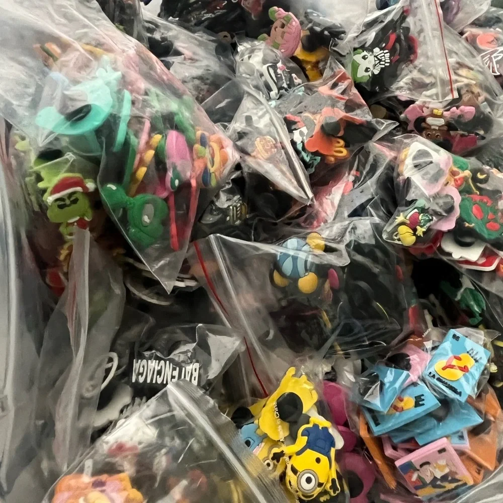 25 PIECE RANDOM CROC CHARMS - Picture 13 of 13